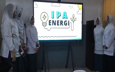 Pemanfaatan Interactive Flat Panel (IFP) pada Pembelajaran Mendalam di SMP YPUI